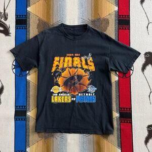 Vintage 2004 NBA Finals Detroit Pistons Los Angeles Lakers T-Shirt Size Medium